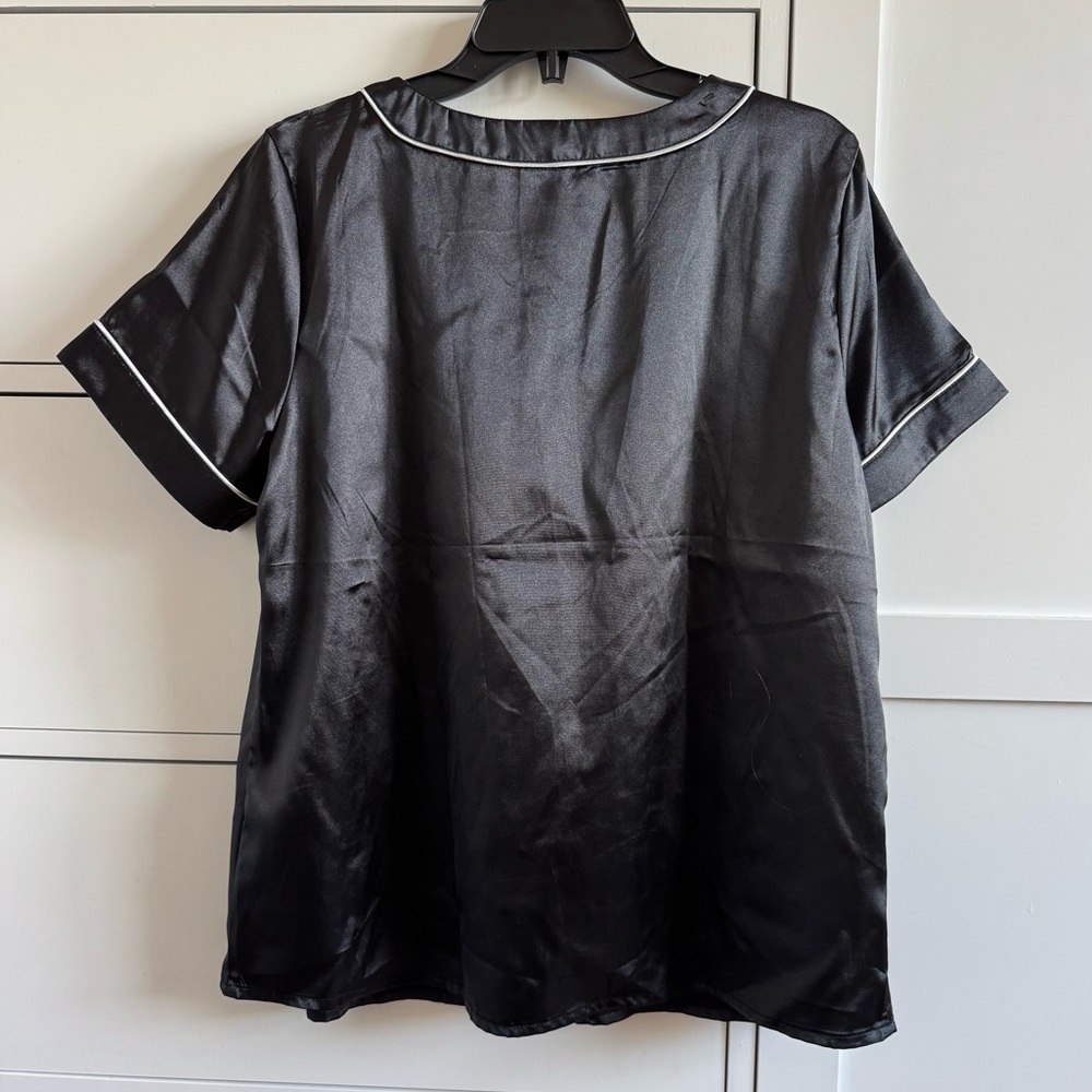 Black satin pajama set - Picture 3 of 10